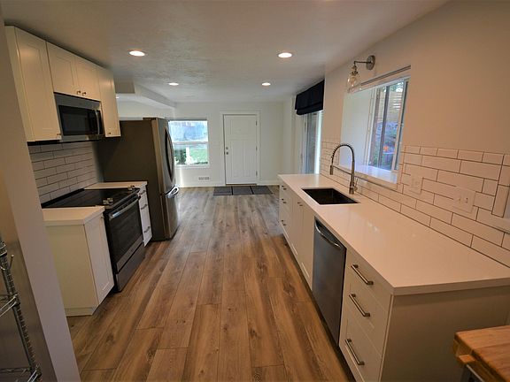 4th image of 1905 E Browning Ave #B