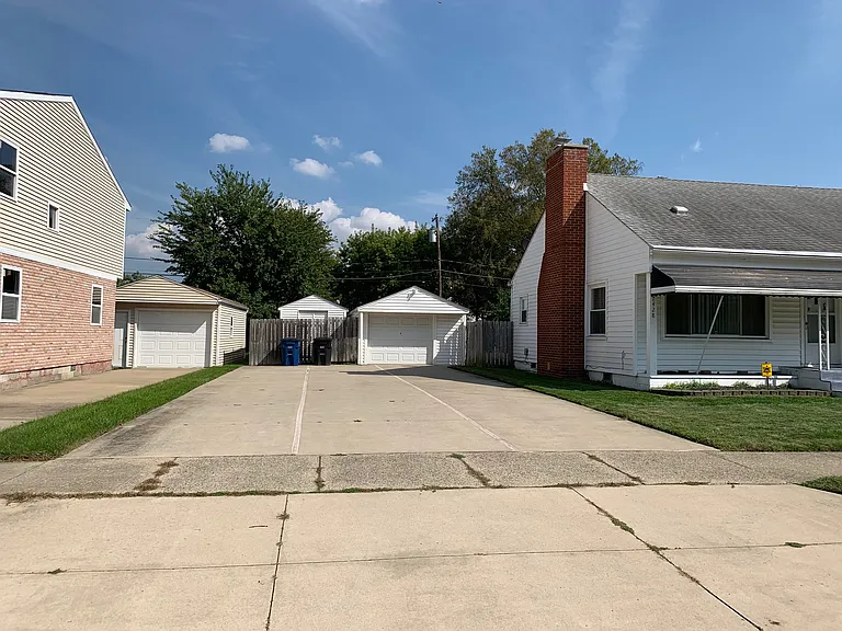 7428 Deering St — Photo 2