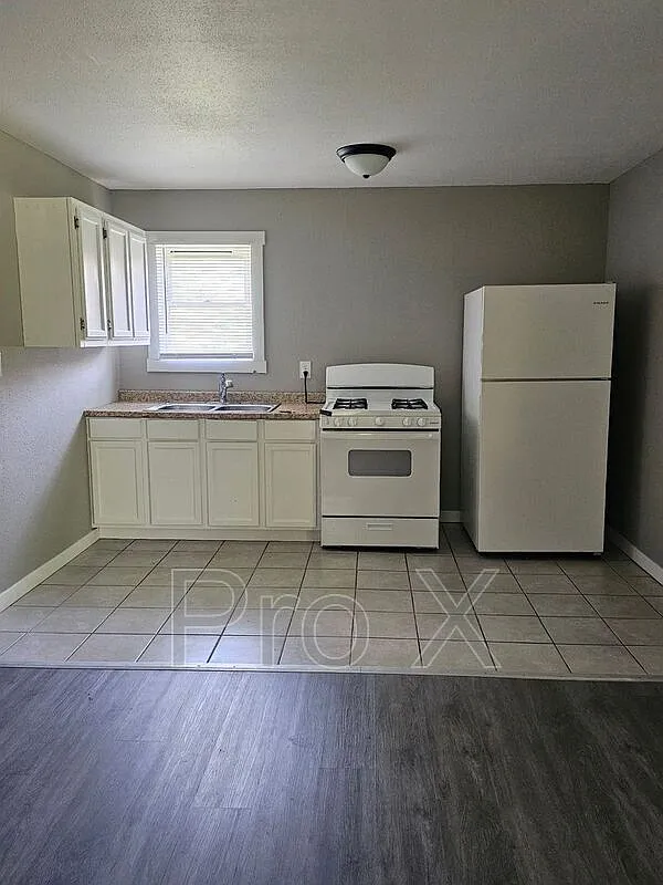 2381 Locust Rd — Photo 4