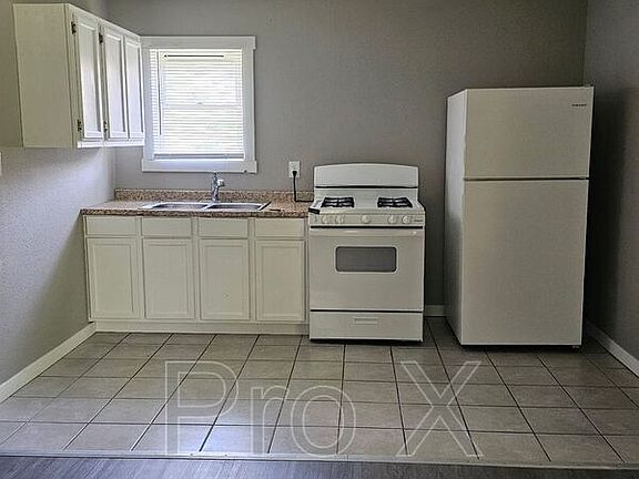 4th image of 2381 Locust Rd