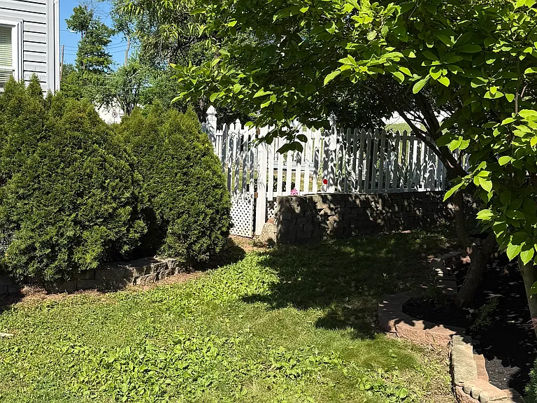 235 Village Green Ln — Photo 7
