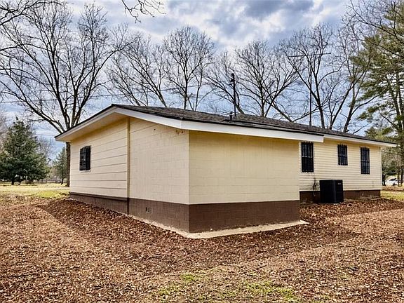 4th image of 3911 Blackstock Rd