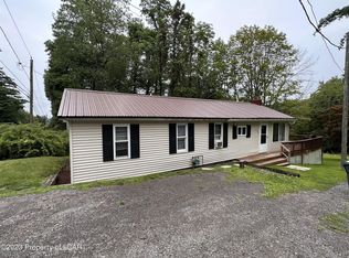 304 Carpenter Rd, Dallas, PA 18612