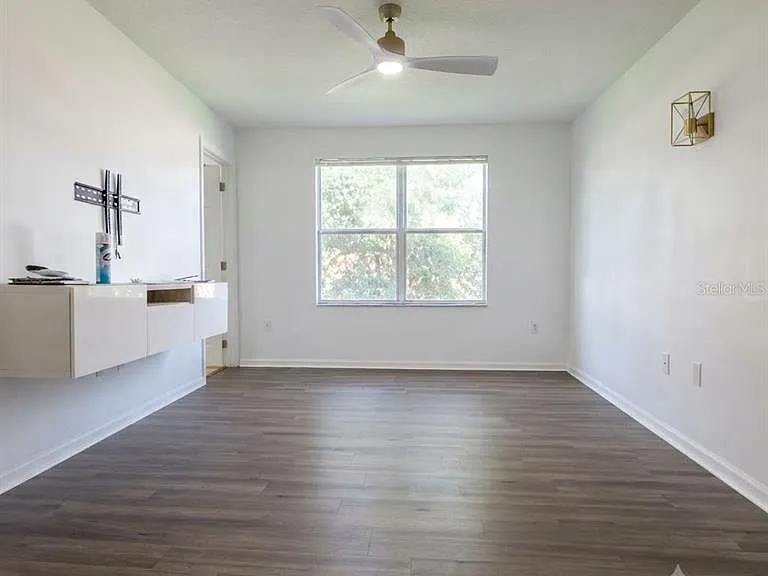 1561 Chelsea Dr — Photo 18
