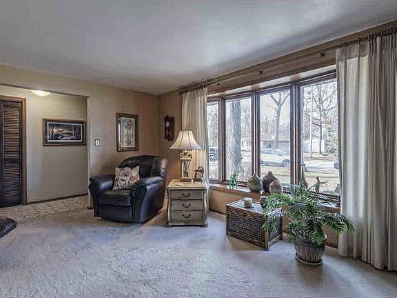 4th image of 2413 Forestville Dr