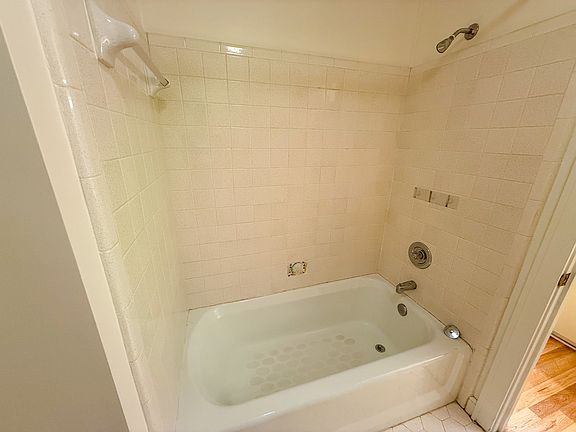 4th image of 407 McCauley St APT A