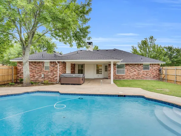 307 Pebble Creek Ln, Red Oak, TX 75154