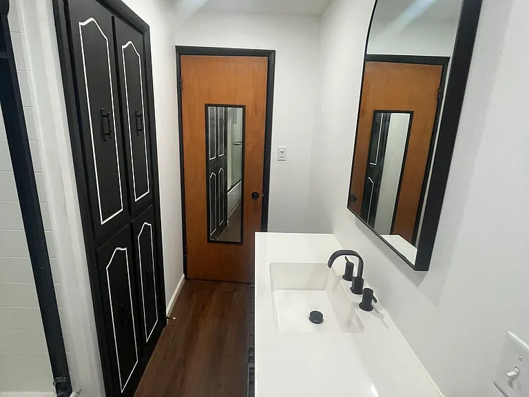 414 Wall St — Photo 8