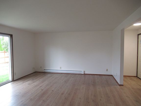 2nd image of 1110 6th St #4