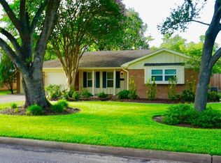 9538 Meadowglen Ln, Houston, TX 77063