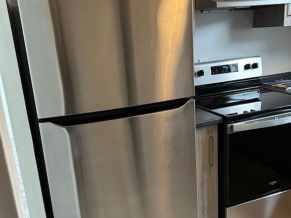 4th image of 420 Pioneer Dr #3