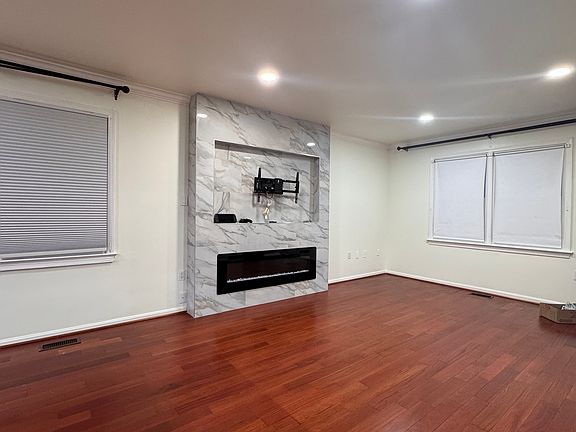 5th image of 723 Campbell Way