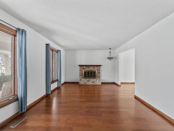 3rd image of 2205 Vermillion Ln