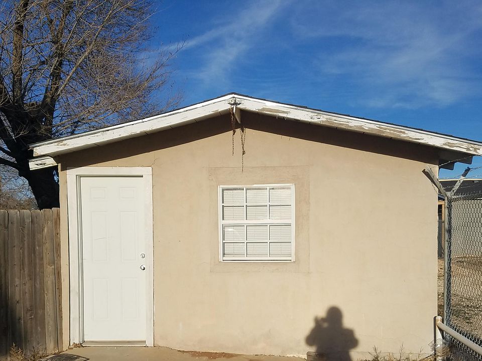 1st image of 410 1/2 N Avenue C