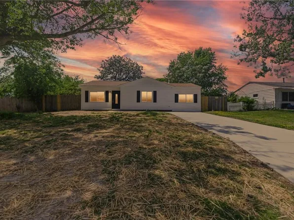 833 Brinson Ln, Virginia Beach, VA 23455