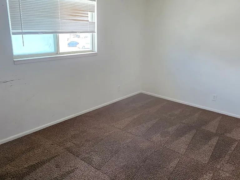 350 Moonlite Dr — Photo 3