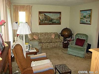 3rd image of 106 E Dauenhauer St