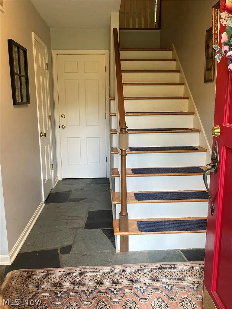 2 bed, 1.5 bath, 1988 sqft, $2,400 — Photo 2