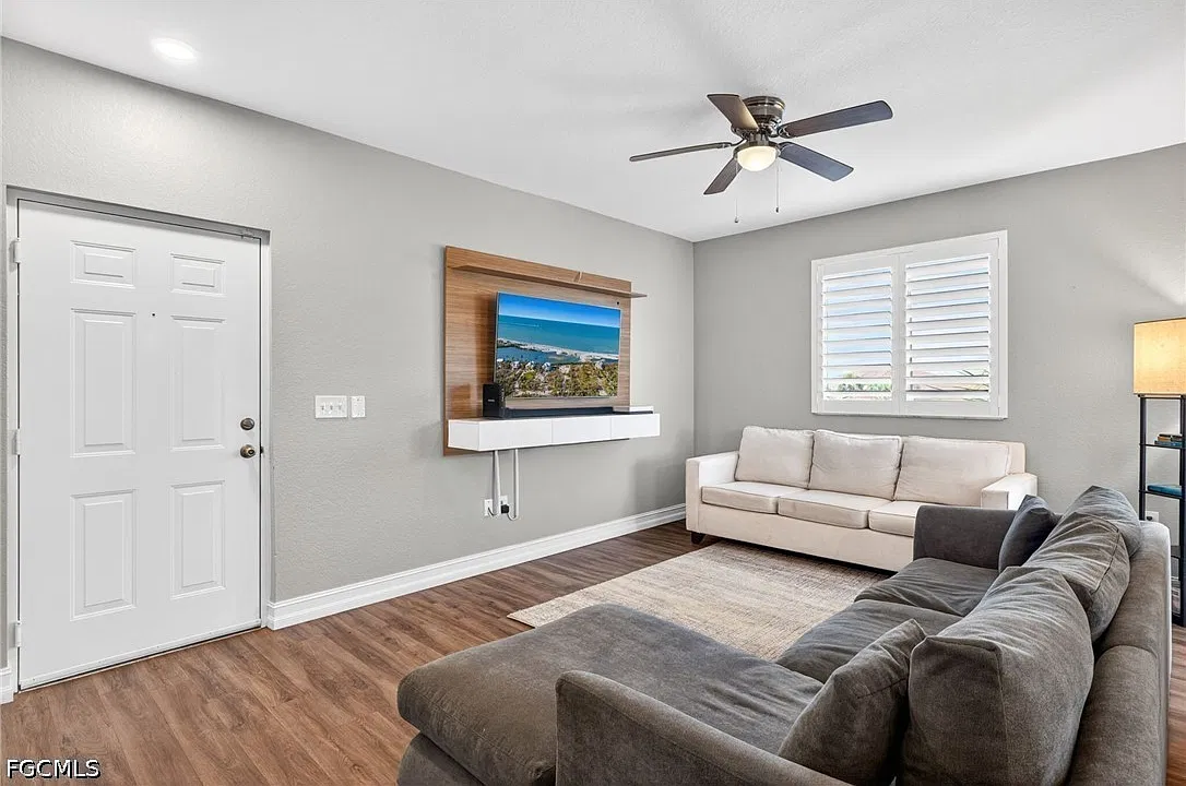 1 bed, 1.0 bath, 929 sqft, $1,295 — Photo 3