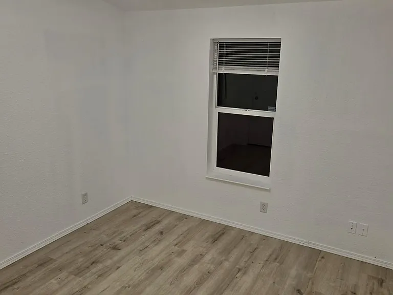 265 SE Port Ave — Photo 13
