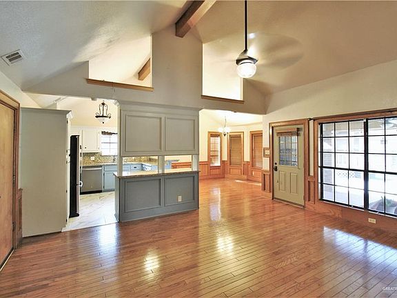 4th image of 3101 Pelican Ave