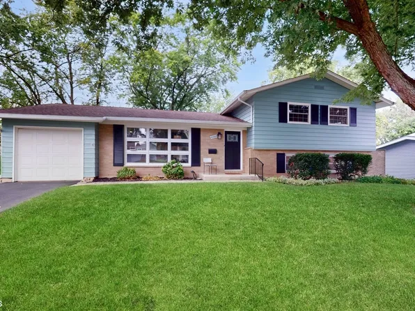 6532 Winston Dr, Woodridge, IL 60517