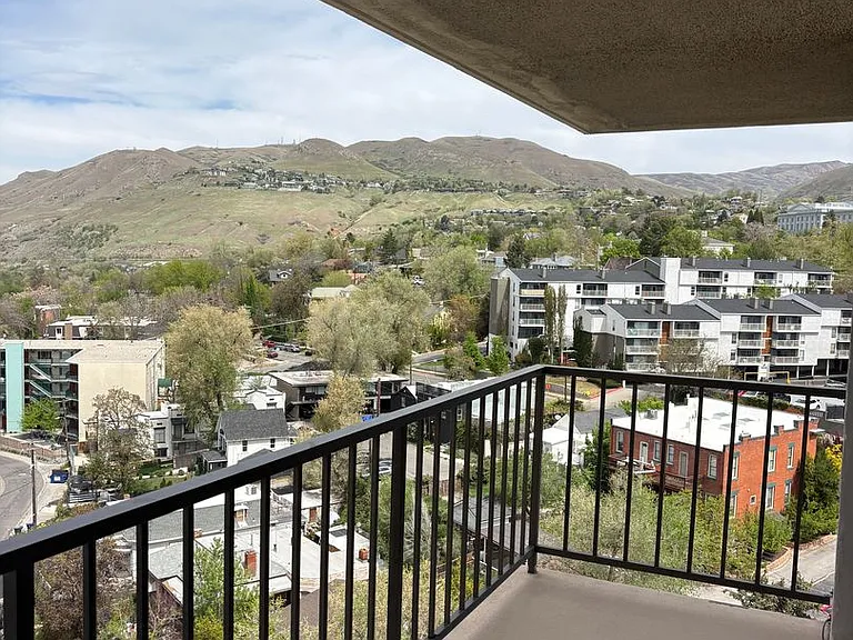 241 N Vine St — Photo 10
