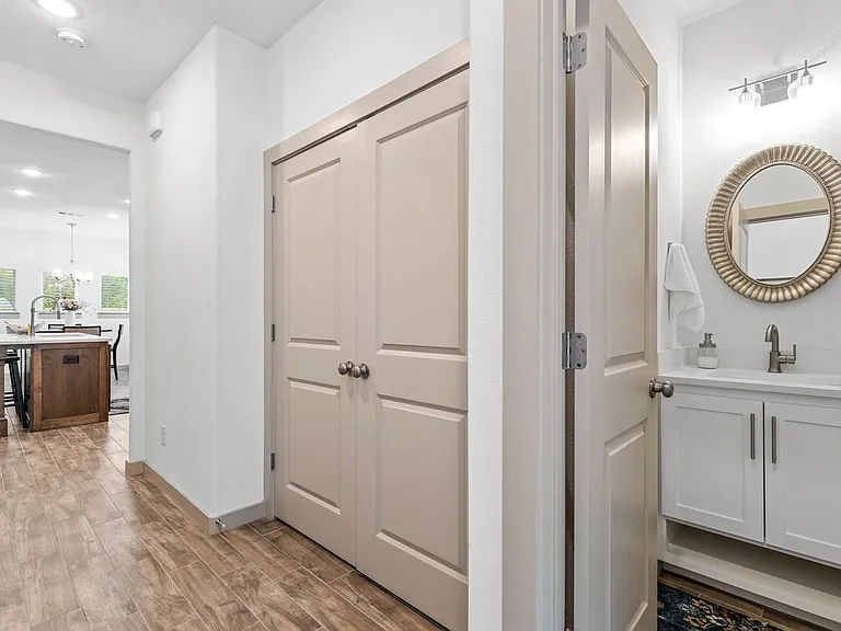 696 N Center St — Photo 15