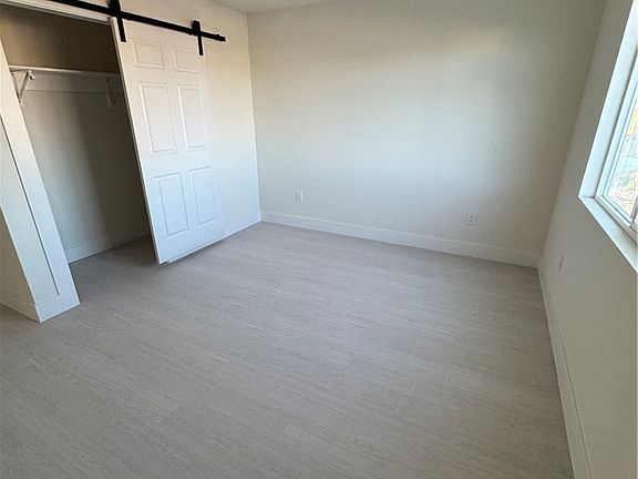 5th image of 1280 S Yosemite Ave