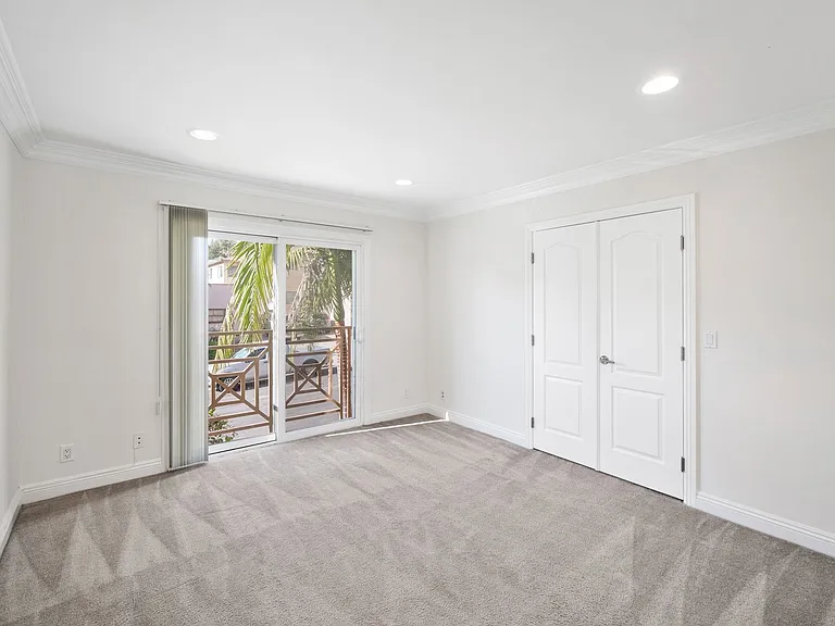 2300 Fox Hills Dr — Photo 11