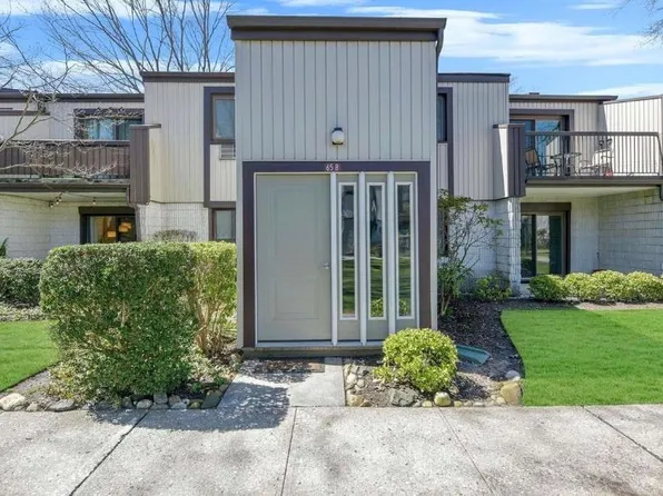 65 Richmond Boulevard #1B, Ronkonkoma, NY 11779