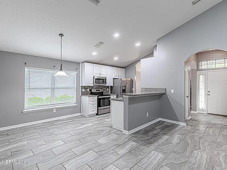 2243 Trailwood Dr — Photo 15