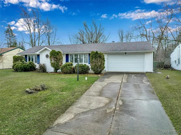 81 Campus Dr W, Amherst, NY 14226