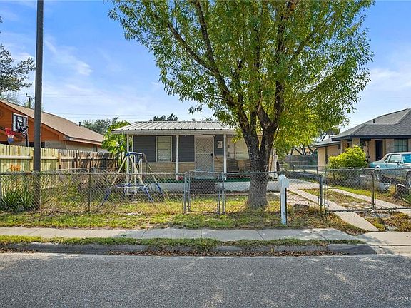 2nd image of 108 Bahia St