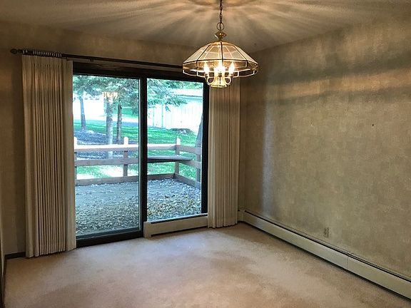 3rd image of 916 Park Ave