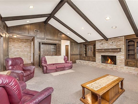 4th image of 2701 Broadmoor Dr