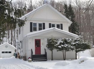 6055 Glade Dr, Erie, PA 16509