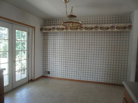 KITCHEN EATING SPACE