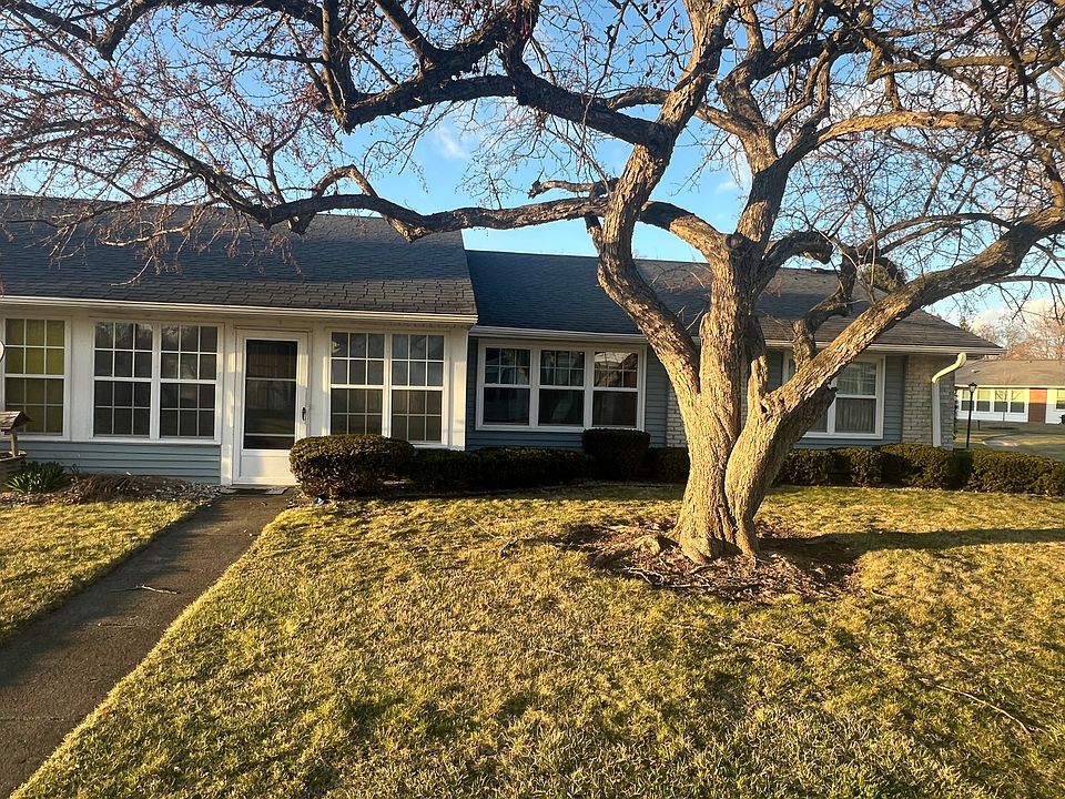 1st image of 7301 Dunwood Ct #114