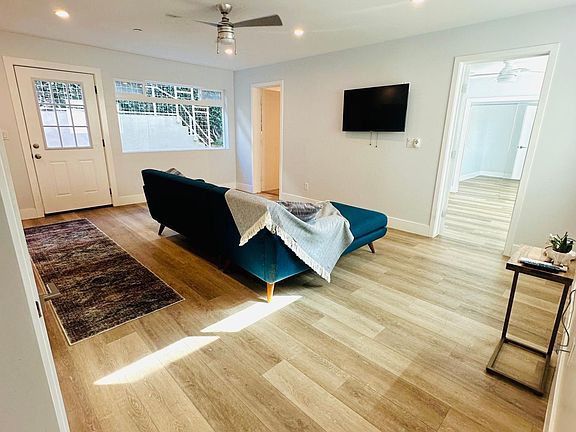 3rd image of 4563 Point Loma Ave #A