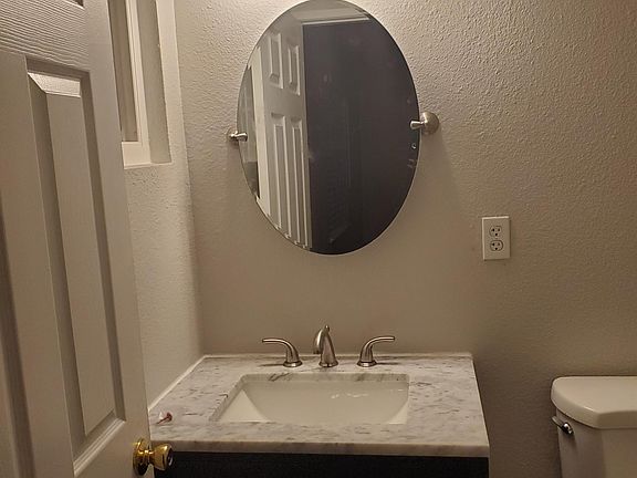 2nd image of 1041 N Glenn Ave