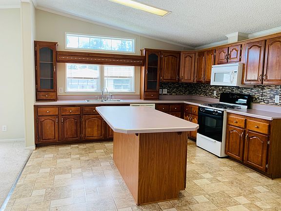 3rd image of 298 Hunt Club Dr