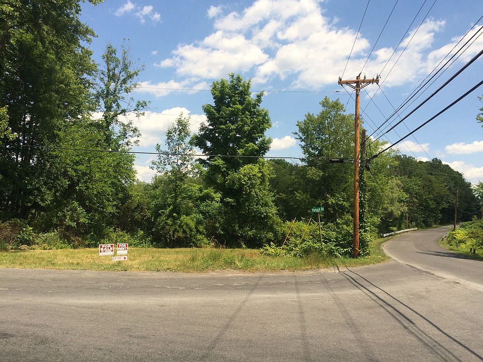  Corner property second line