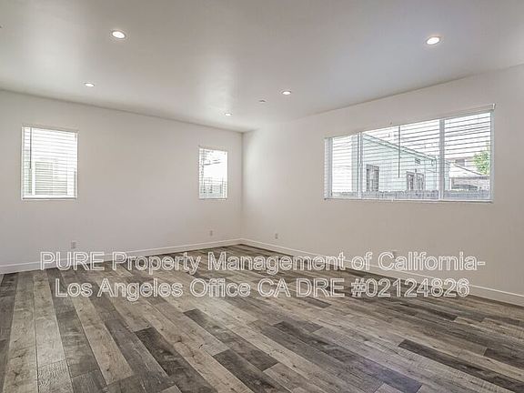 3rd image of 1342 N Kenmore Ave