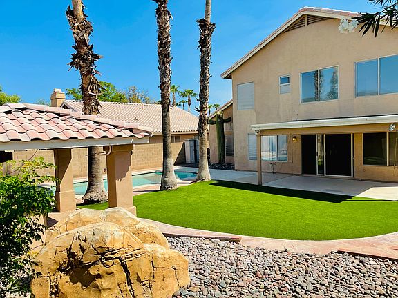 Pet-friendly turf! Easy to wash. Trees have been stripped and trimmed.
