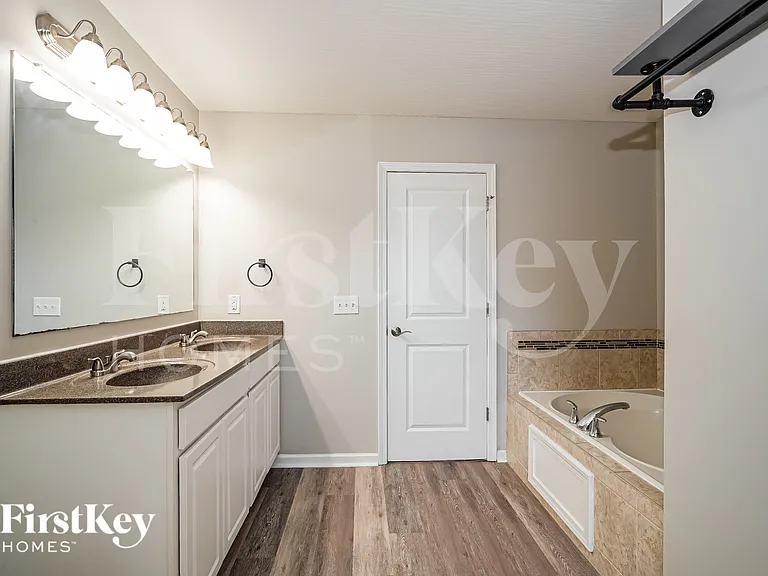 891 Orwell St — Photo 14