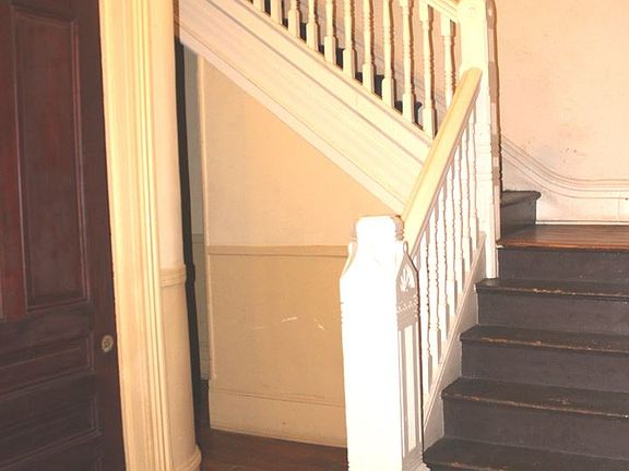 3rd image of 12 E Biddle St APT 2
