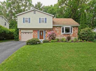 34 Trottingham Rd, Saratoga Springs, NY 12866