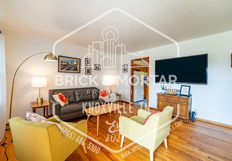 2407 Holbrook Dr — Photo 4