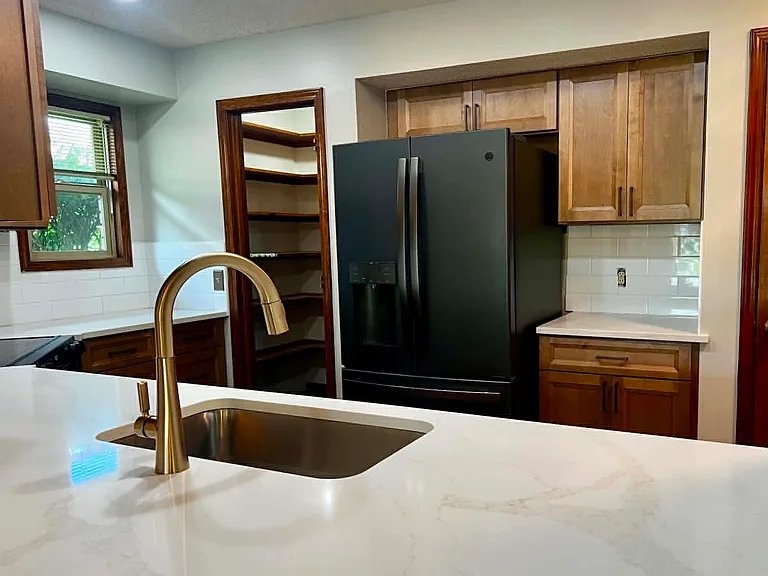 1120 W Maplewood St — Photo 3